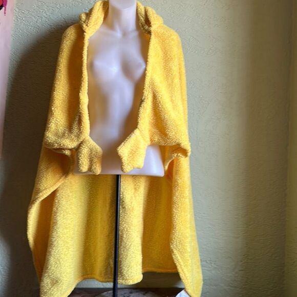 Snuggie Blanket Yellow Duck Design Wearable Throw Fleece Cozy Warm Soft - Picture 1 of 5